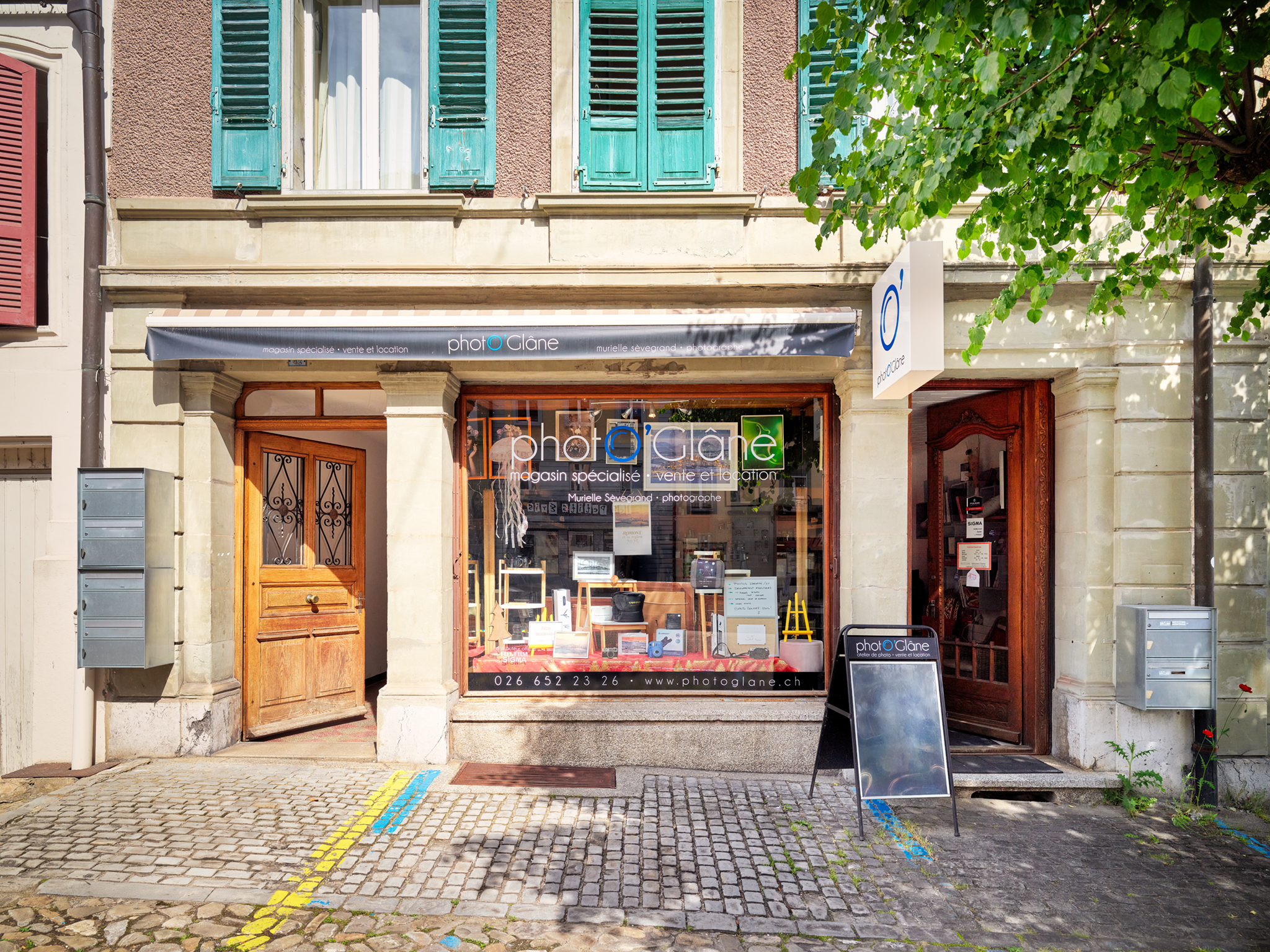 PHOTO GLANE VITRINE ROMONT MURIELLE SEVEGRAND